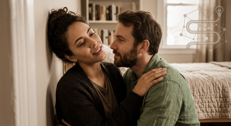 Mulher com expressão de prazer intenso e olhos fechados, recebendo sexo oral. Homem com rosto parcialmente visível, focado. Ambiente íntimo e sensual, ilustrando maestria em prazer feminino.