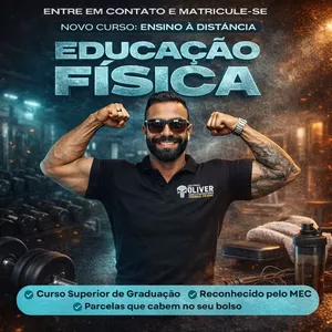 Estudante de Educação Física estudando online com laptop, certificado e crachá policial ao lado